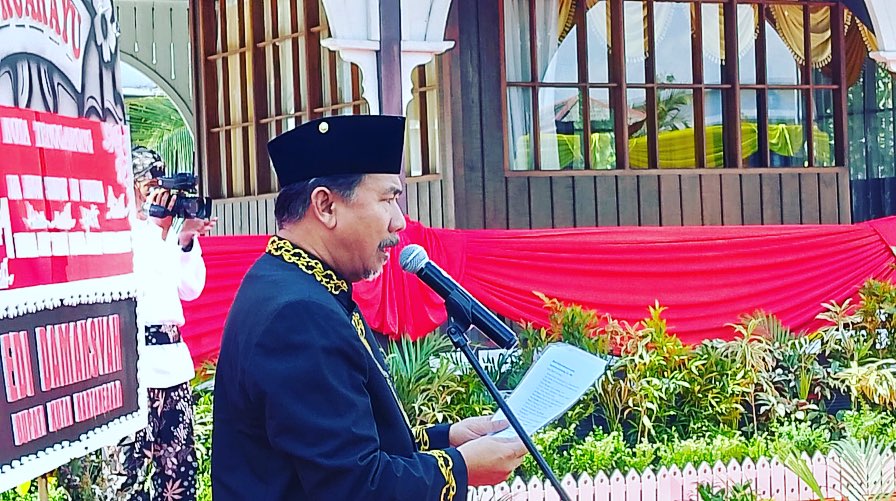 Maknai Hut Tenggarong Ke Sekda Kukar Pimpin Ziarah Ke Makam Para