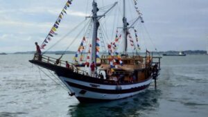 Kapal Pinisi Hadir di Balikpapan, Hadirkan Pesona Wisata Susur Pantai