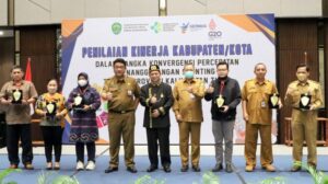 Enam Daerah di Kaltim Terima Penghargaan Percepatan Penanggulangan Stunting