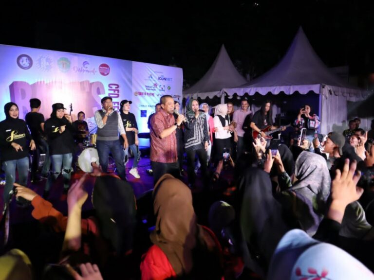 Penampilan Wagub Kaltim Hadi Mulyadi di Bara's CFD Fest
