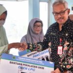 Kota Ke-Sembilan, Disperindagkop Kaltim Serahkan Bantuan UMKM di Kota Bontang