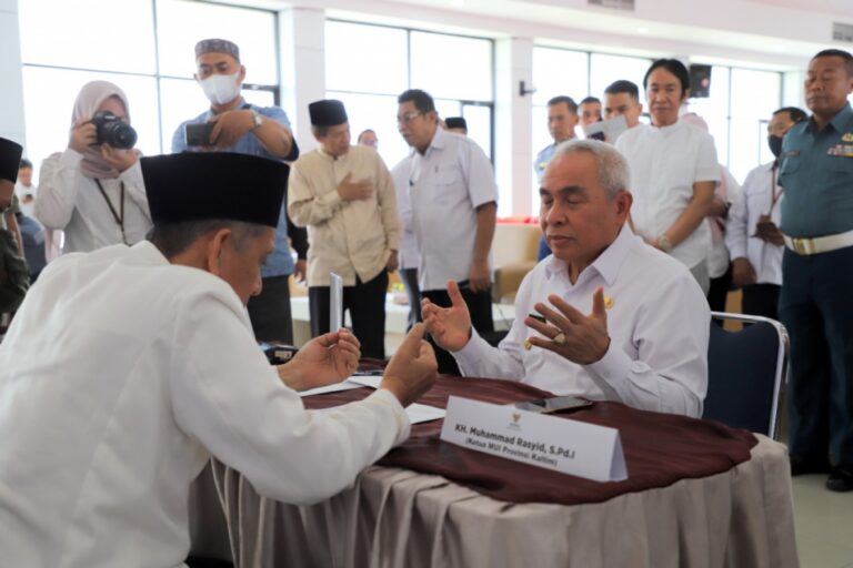 ISran noor bayar zakat