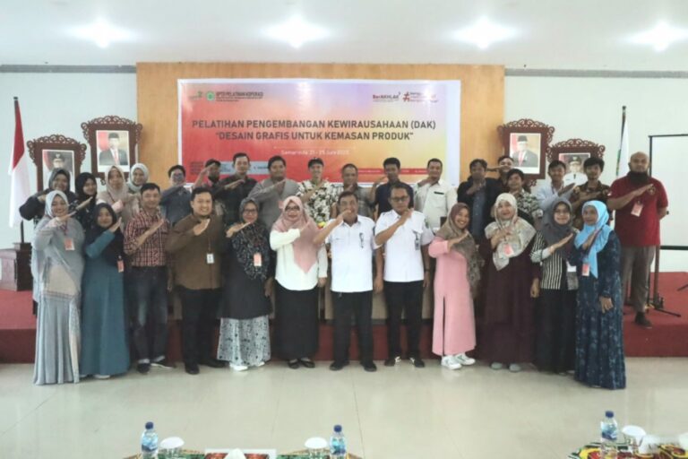 30 Peserta mengikuti pelatihan desain grafis