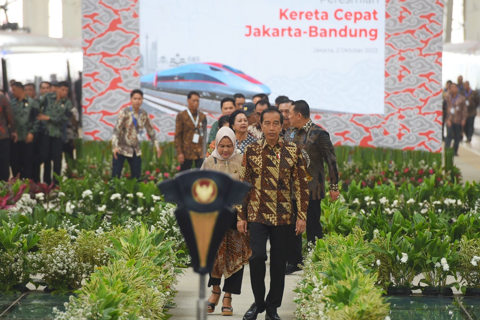 Whoosh... Indonesia Resmi Miliki Kereta Cepat Pertama Di Asia Tenggara ...