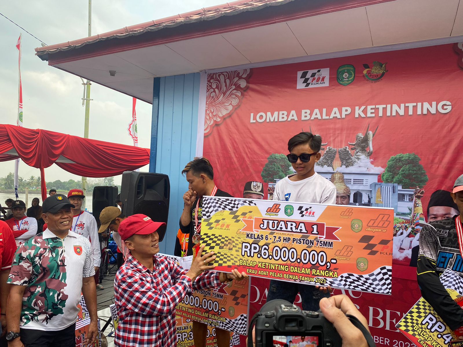 Tim Esse Raden Dan Berkat Hikmah Keluar Sebagai Juara Satu Di Lomba