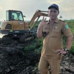 Tingkatkan Infrastruktur Pertanian, Desa Manunggal Jaya Normalisasi Irigasi hingga Pengaspalan Jalan