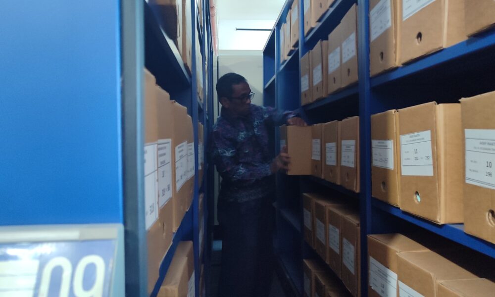 tenaga arsiparis
